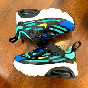 2 pairs of Air Max toddler size 4